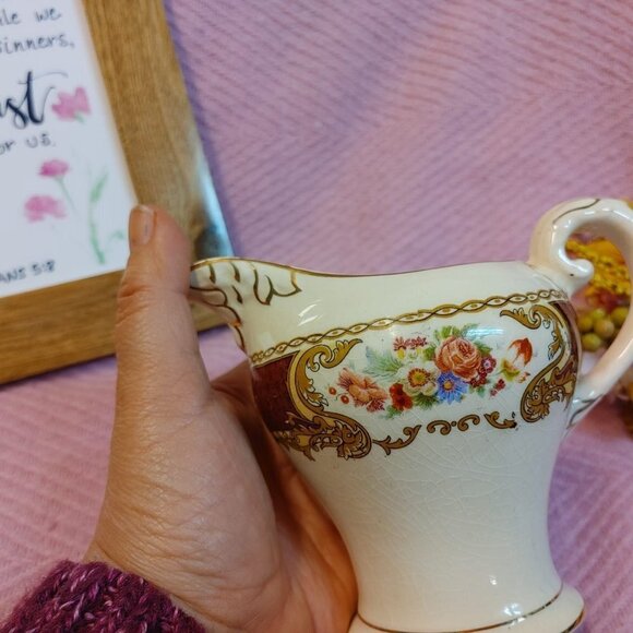 ⭐️2/$30 Myott Staffordshire England Maroon Flower Bouquet Creamer - Picture 6 of 8